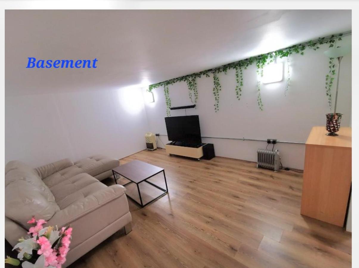 4 Sleeps And Travel Cot- Close To Beach And Restaurants Bournemouth Exteriör bild